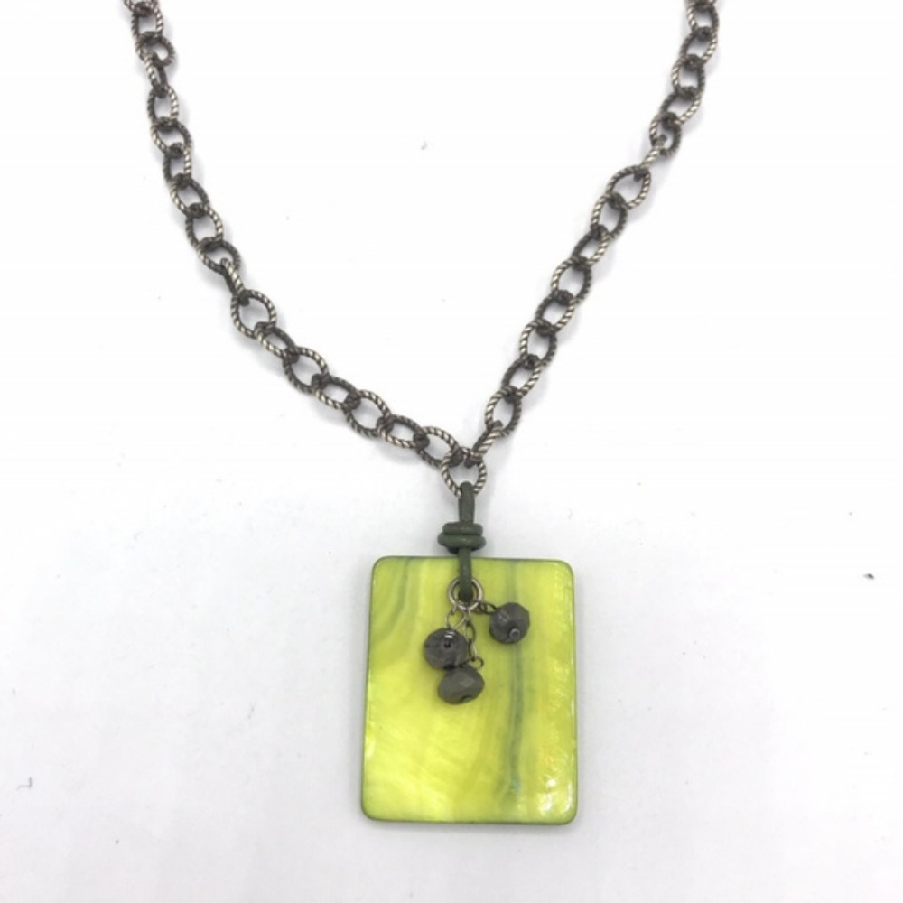 Silpada Necklace with Grn Mother of Pearl Pendant
